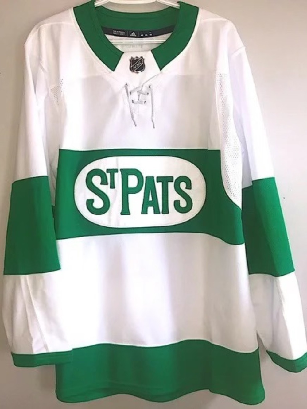 Toronto Maple Leafs St Patricks Day Jersey - Size 46.  Auston Matthews